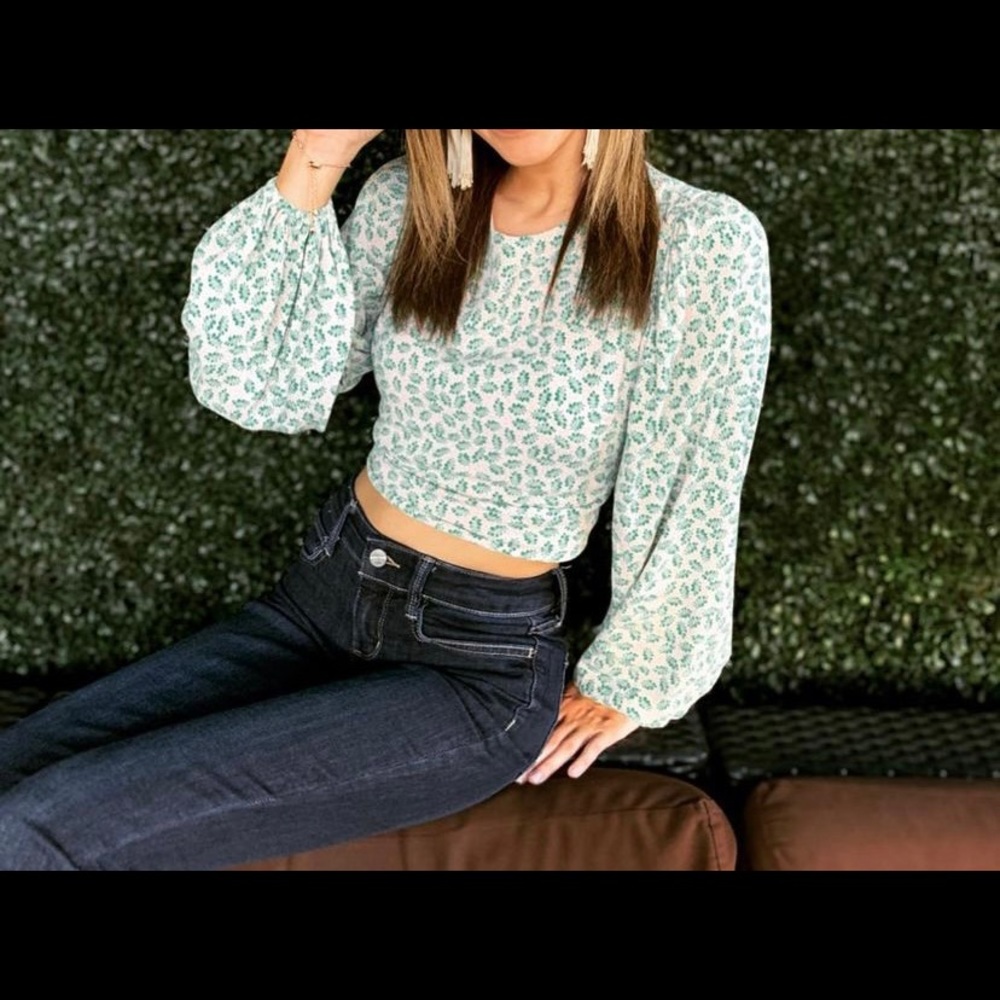 Cute Open Back Long Sleeve Top 😍